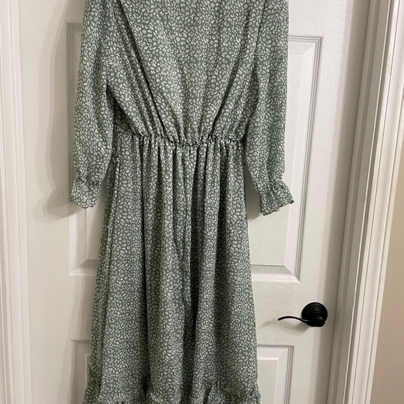 Amazon green and white ruffle dress - Picture 3 of 10
